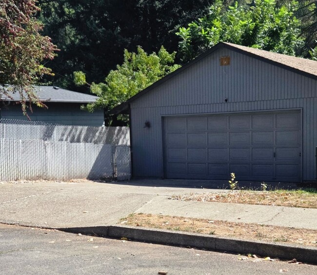 Building Photo - 2718 SE 101st Ave