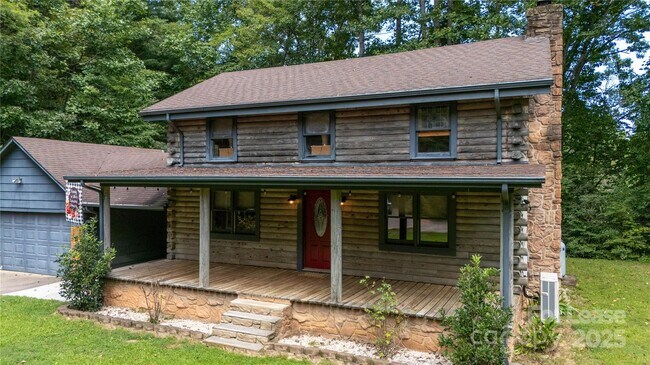 Foto del edificio - 2038 Toms Creek Rd