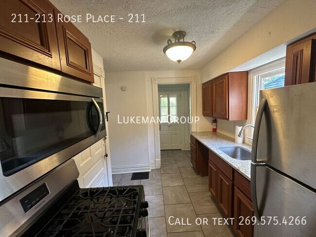 Foto del edificio - 211-213 Rose Place-211