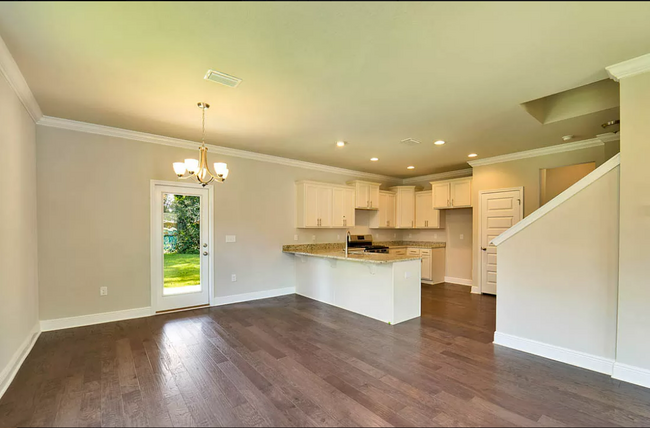 Building Photo - 7117 Glen Eagle Dr