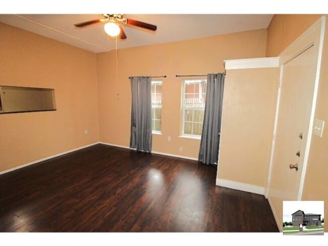 Building Photo - 207 S 6th St