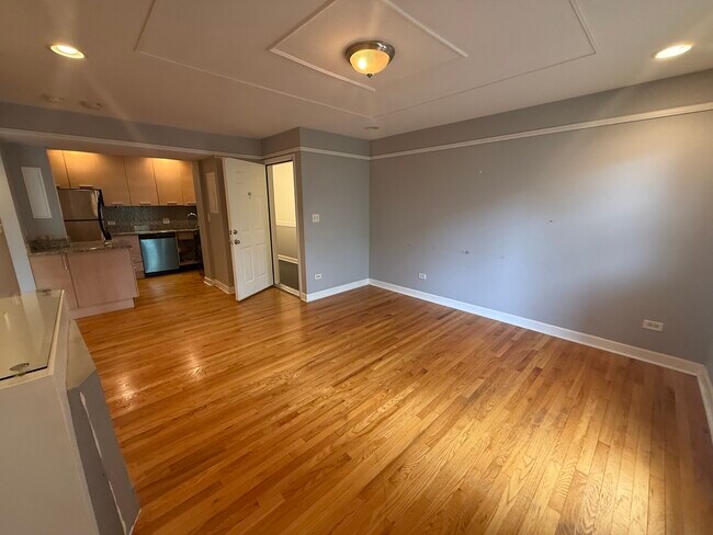 Foto del edificio - 6954 N Greenview Ave
