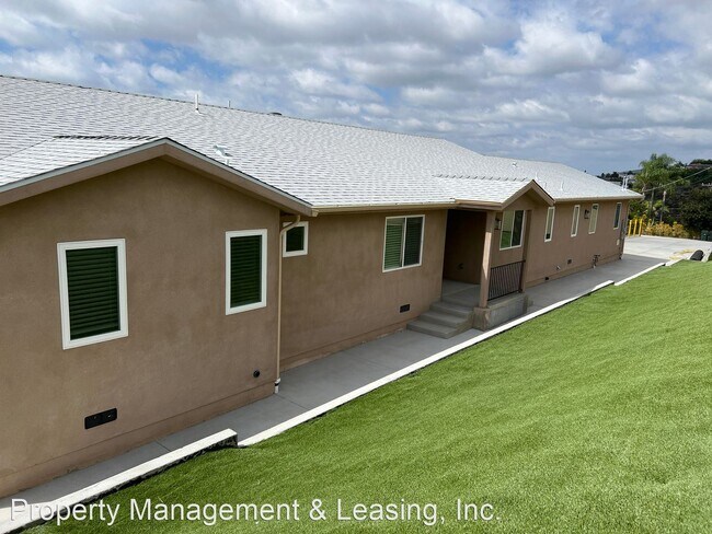 Building Photo - 4 br, 3.5 bath House - 2515 Entrada Ave.