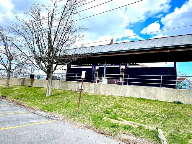 Building Photo - 38 Oneida St