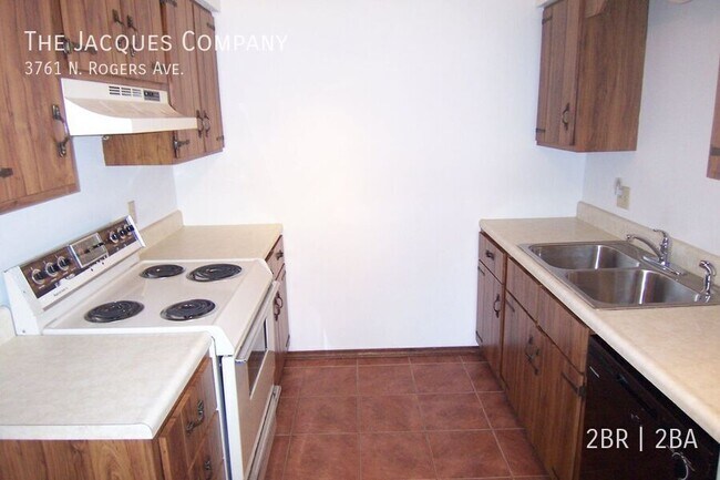 Building Photo - Very Nice Clean 2 Bedroom 1.5 Bath Duplex ...
