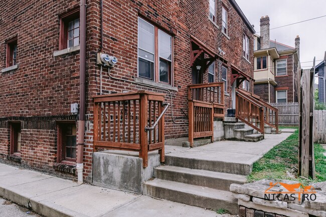 Foto del edificio - 2070 Indianola Ave
