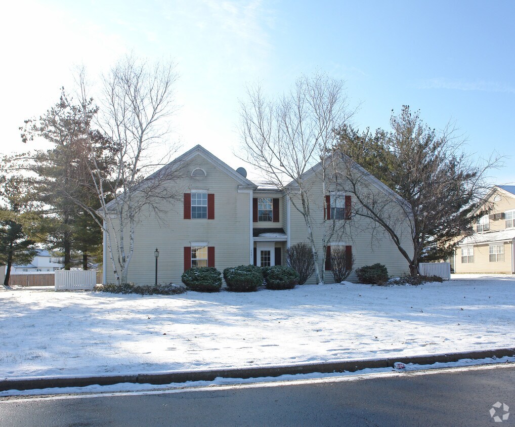 7461 Huntington Dr, Youngstown, OH 44512 Apartments in Youngstown, OH