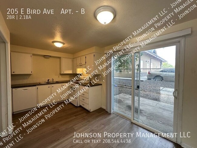 Building Photo - 205 E Bird Ave