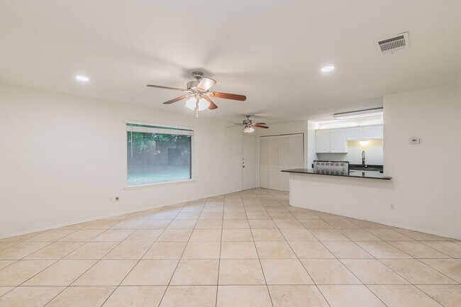 Foto del edificio - Charming and Updated Home in White Settlement