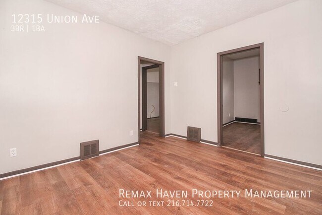 Foto del edificio - 12315 Union Ave Down,  Cleveland- Spacious...