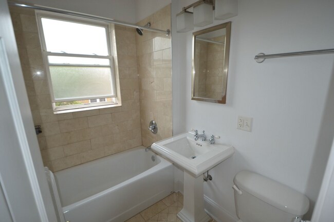 Foto del edificio - 4427 N Rockwell St