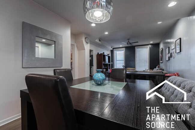 Foto del edificio - 2651 W Armitage Ave