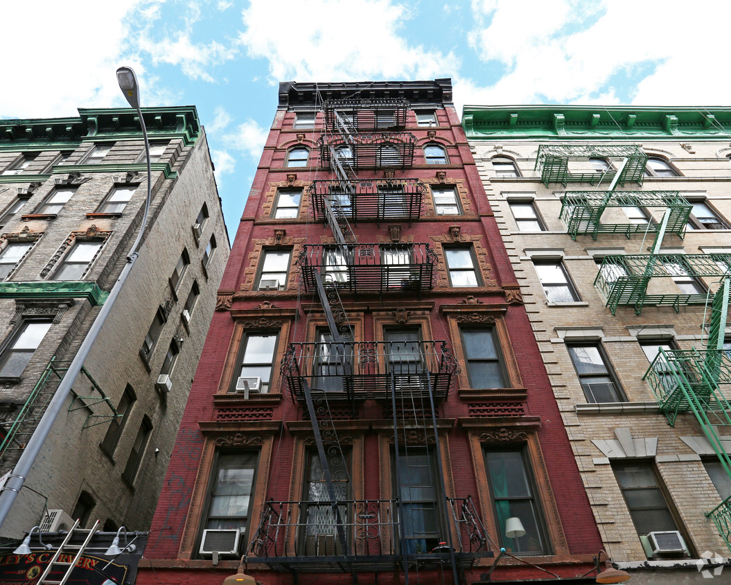 Building Photo - 200 Mott St