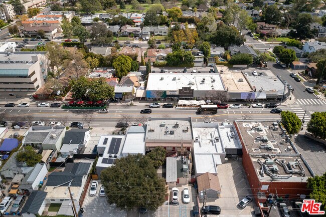 Building Photo - 4360 Kraft Ave