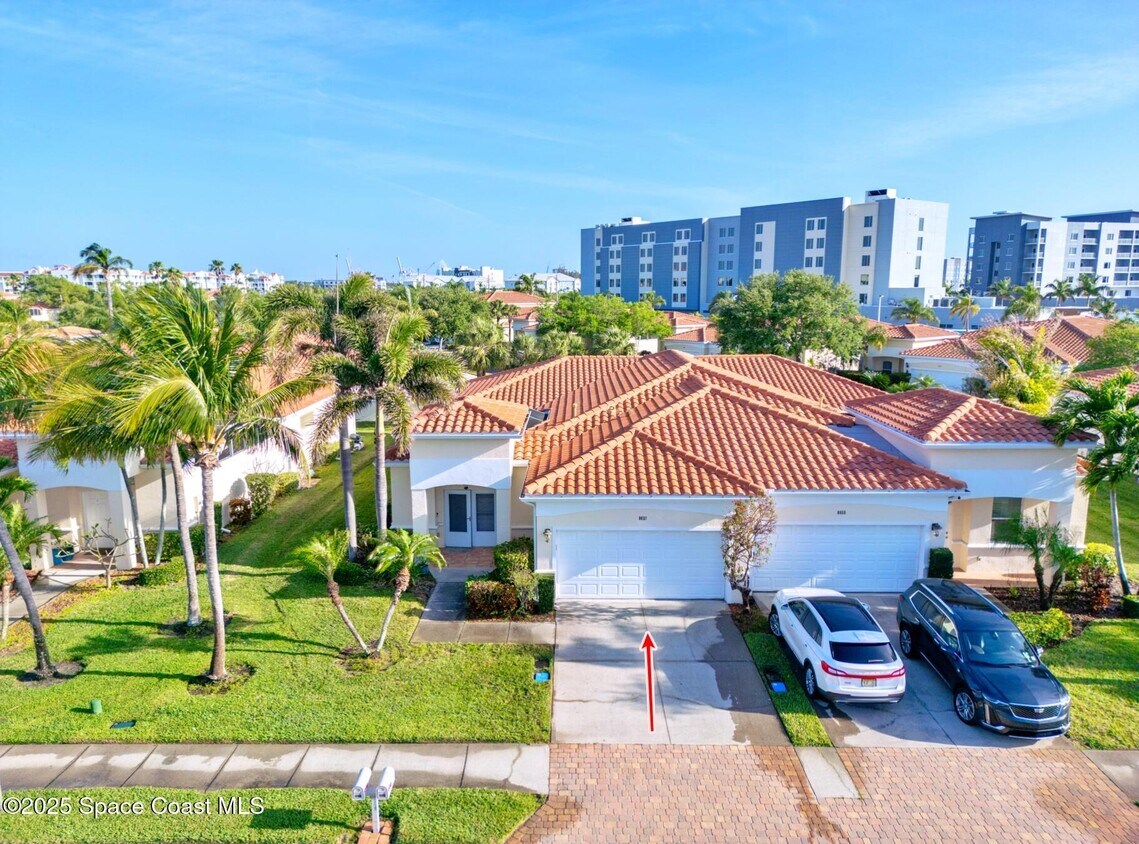 Foto principal - 8657 Villanova Dr