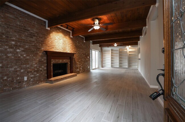 Foto del edificio - 5370 Brownway St