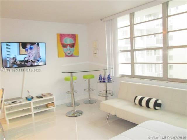 Foto del edificio - 100 Lincoln Rd