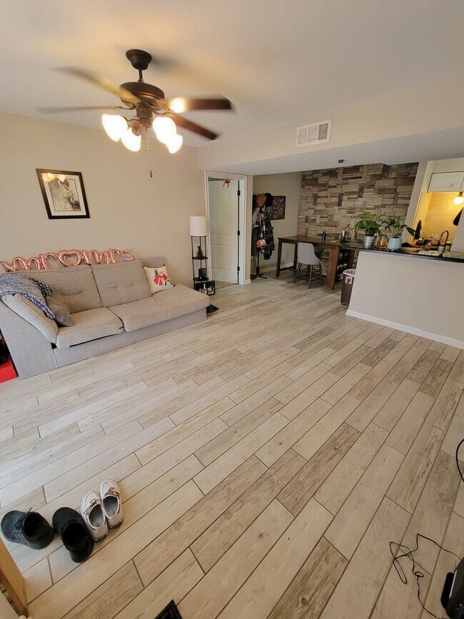 Foto del edificio - College Station - 2 bedroom / 2 bath downstairs condo at Cripple Creek Condos