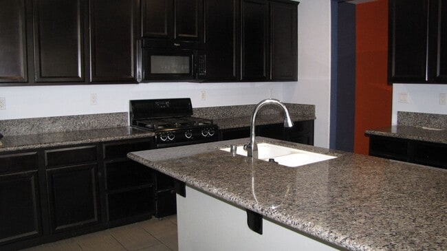 Building Photo - Beautiful Home For Rent NW Bakersfield COMING SOON!