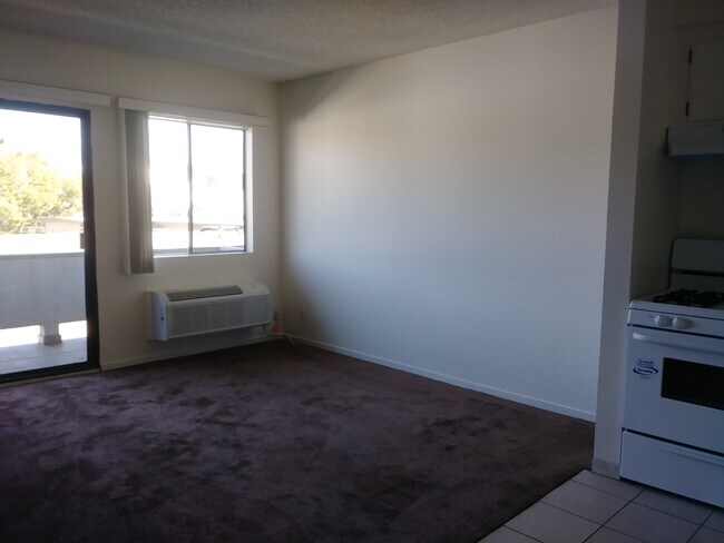 Building Photo - 3848 Overland Ave