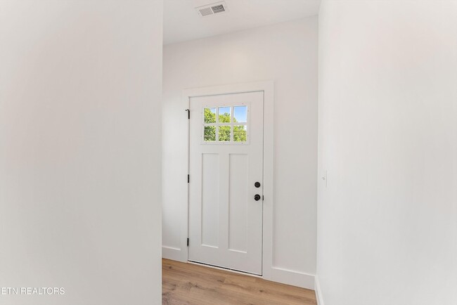 Building Photo - 3425 Garden Dr