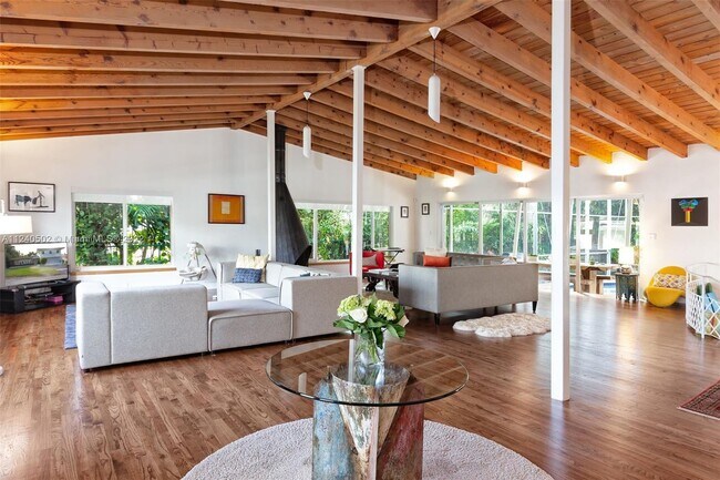 Foto del edificio - 1640 NE 104th St