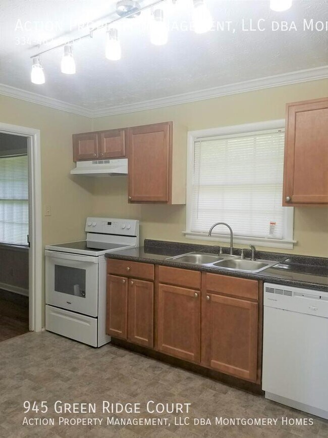 Foto del edificio - 945 Green Ridge Ct