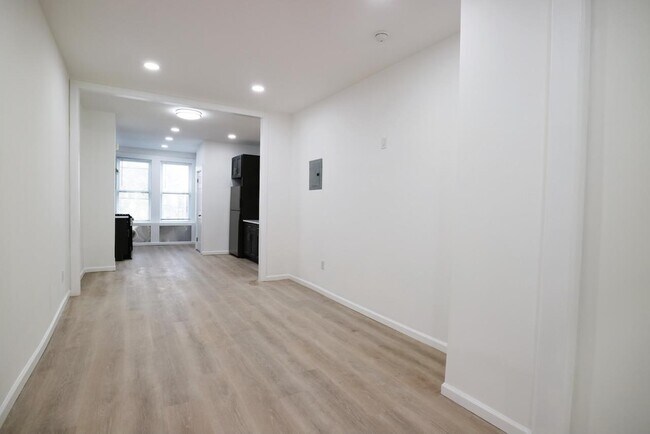 Foto del edificio - 72-27 68th St