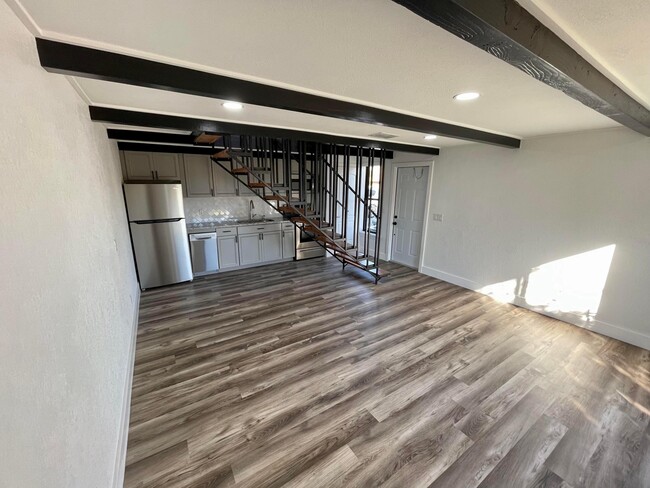Building Photo - 3912 Overlook Dr