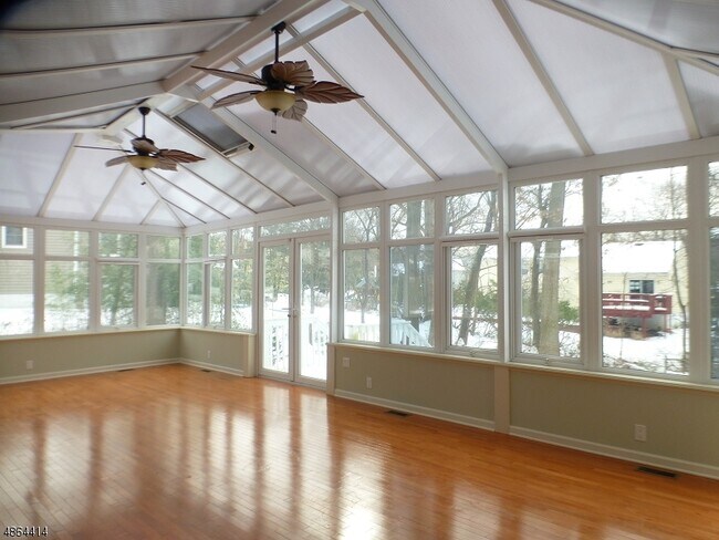 Building Photo - 9 Carteret Rd