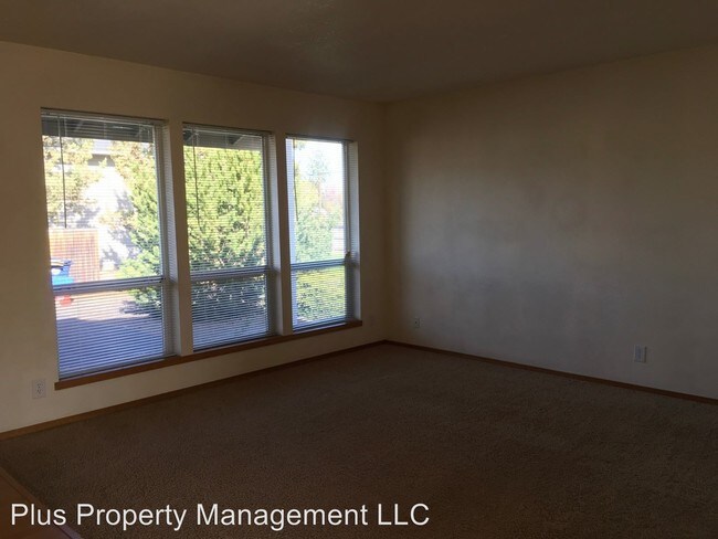 Foto del edificio - 2940 NE Nikki Ct