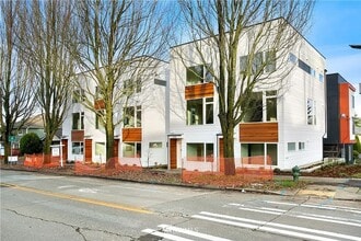Building Photo - 2032 15th Ave S