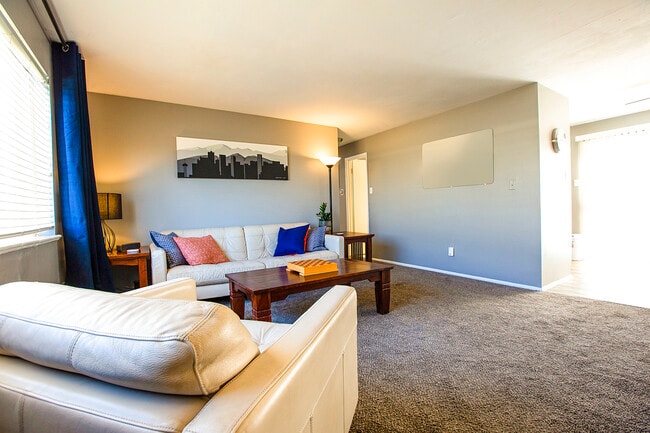 Sala de estar - 1760 Eaton St