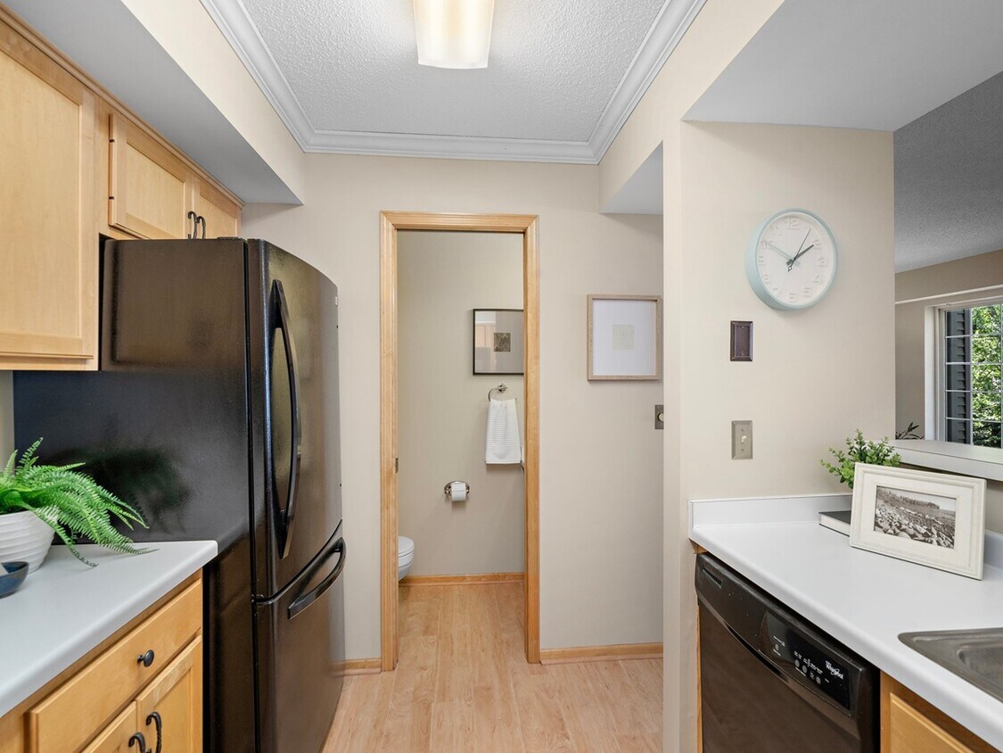 Foto principal - 15625 24th Ave N