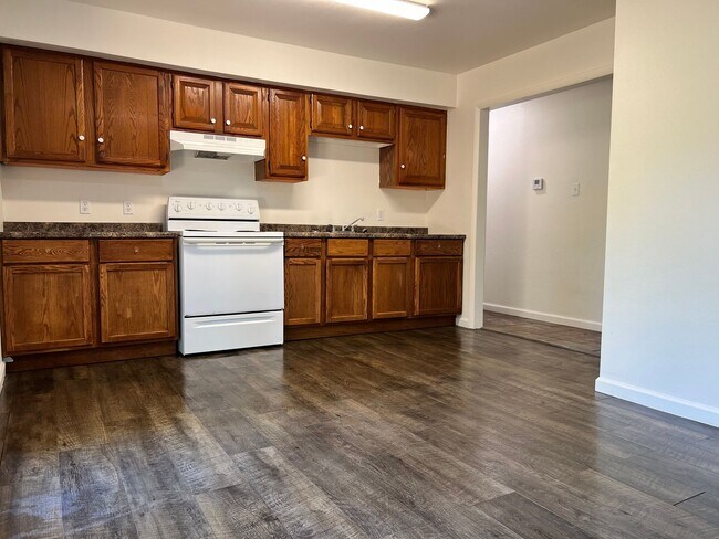 Building Photo - $1,200.00 move-in-special
