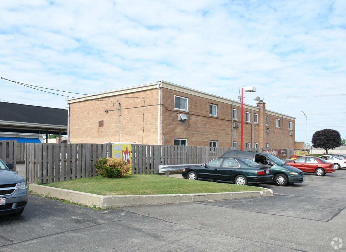 Building Photo - 17 S Wolf Rd