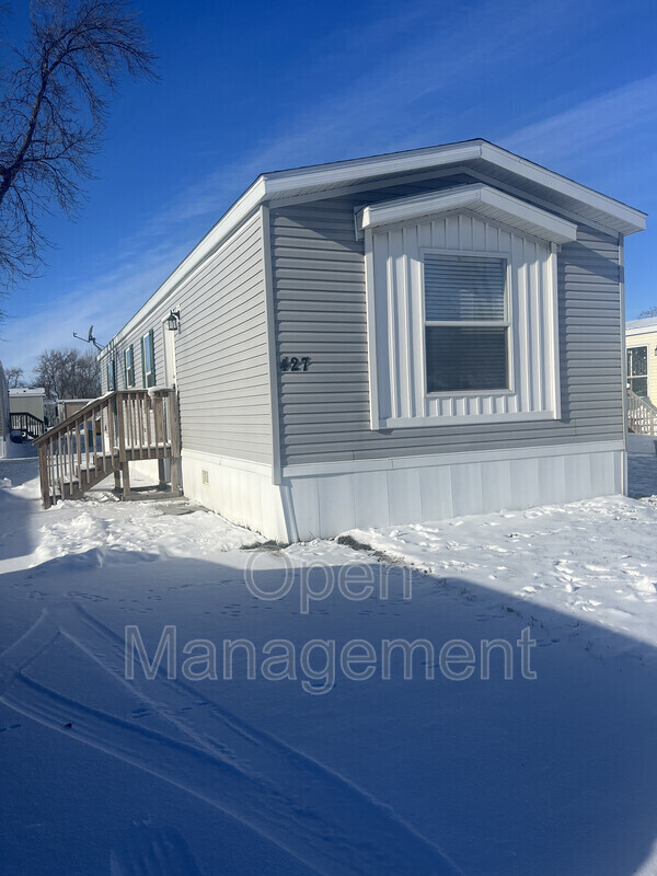 Building Photo - 418 B St