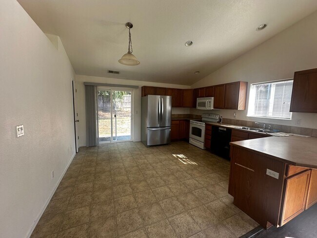 Foto del edificio - 3 bedroom 2 bath home in Green