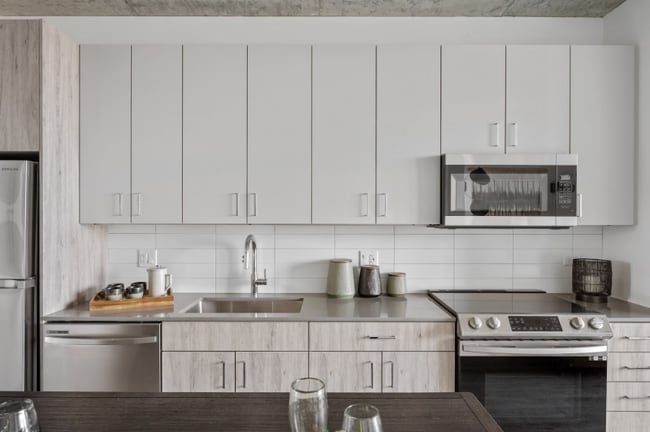 Building Photo - 468 W Chicago Ave