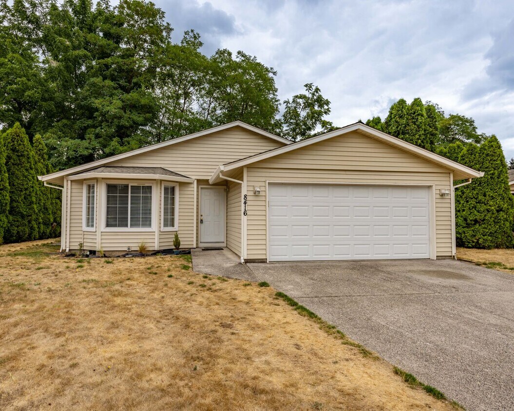 Primary Photo - One Level Ranch Home - Three Bedrooms - Ju...