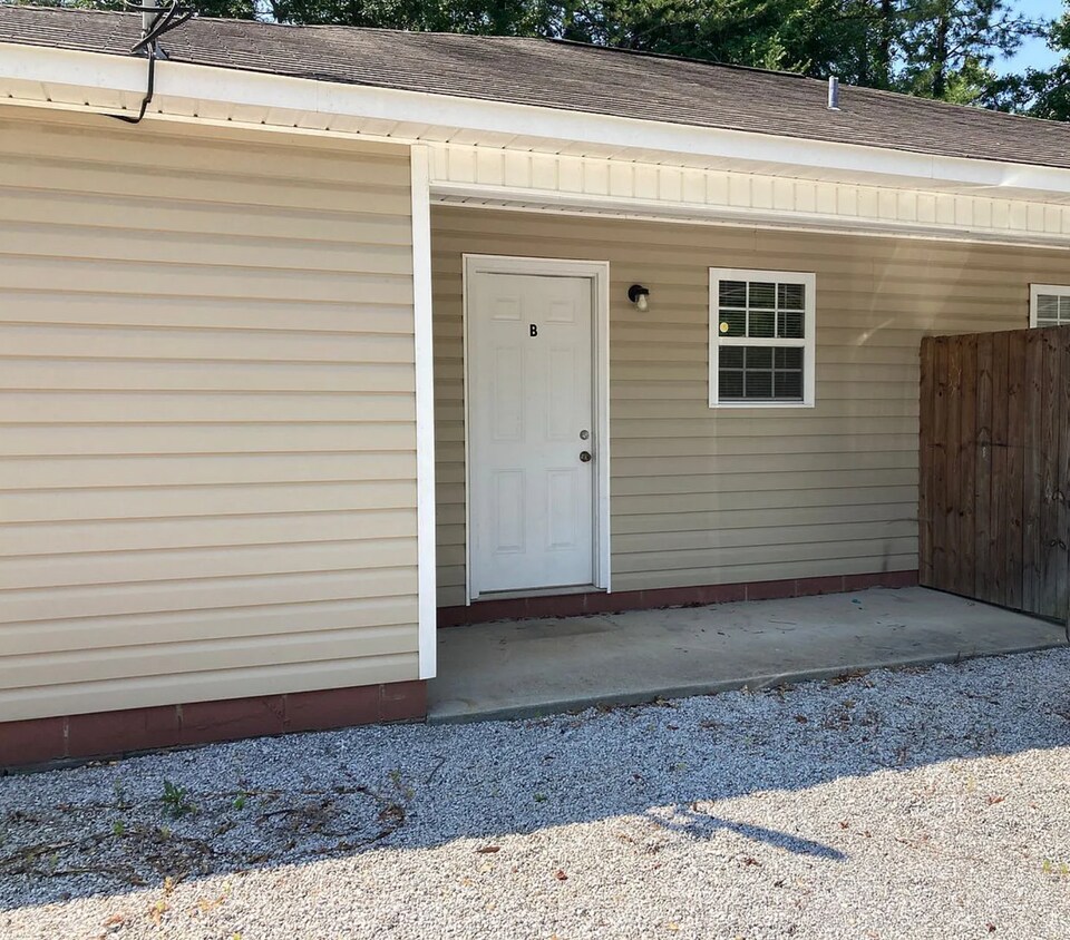 1725 Louise Dr SE Unit B, Jacksonville, AL 36265 Room for Rent in