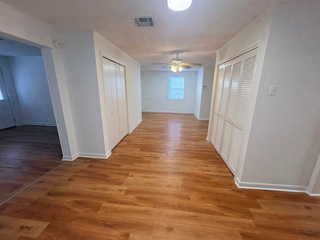 Foto del edificio - 2710 Hodges St