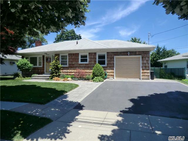 Primary Photo - 62 Evergreen Ave