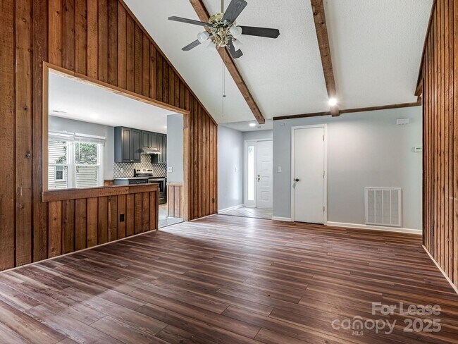 Building Photo - 7609 King Richard Ct