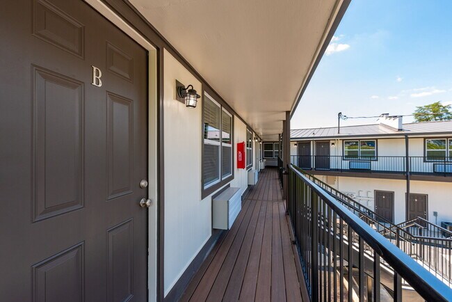 Foto del edificio - North Creek Crossing