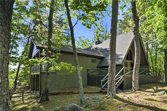 Foto del edificio - 114 Cherokee Dr S