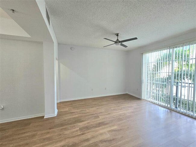 Building Photo - 533 NE 3rd Ave