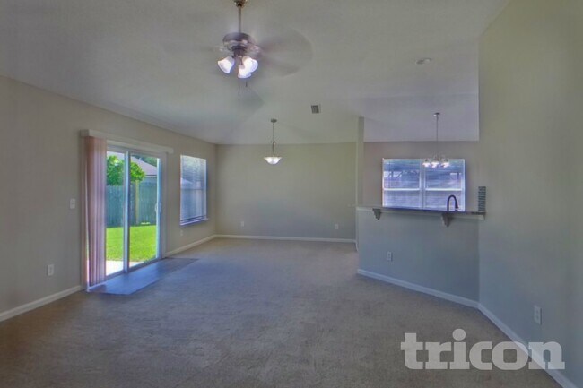 Foto del edificio - 6830 Shoreline Ln