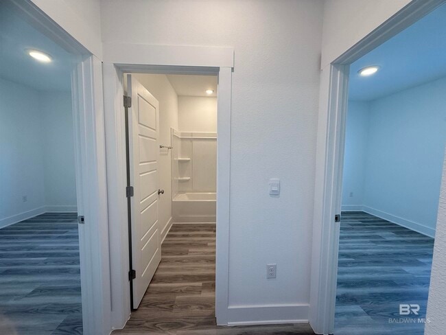 Foto del edificio - 408 Meriwether Ct