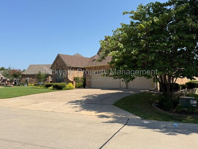 Foto del edificio - 350 Pine Valley Dr